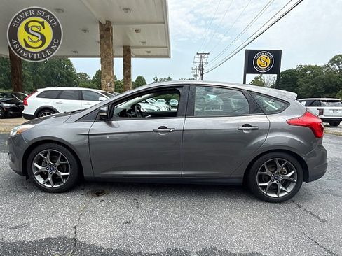 Used 2014 Ford Focus SE w/ Equipment Group 201A FWD image 3