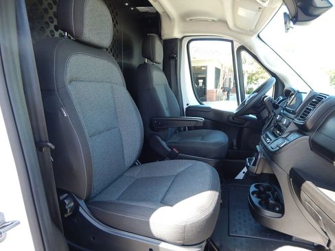 Used 2025 RAM ProMaster 2500 w/ U-Haul Equipment Group FWD image 22