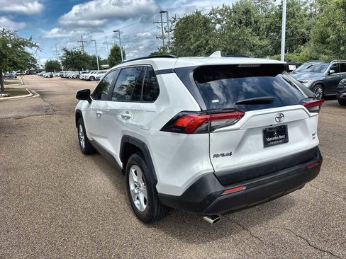 Used 2019 Toyota RAV4 XLE AWD/4WD image 6