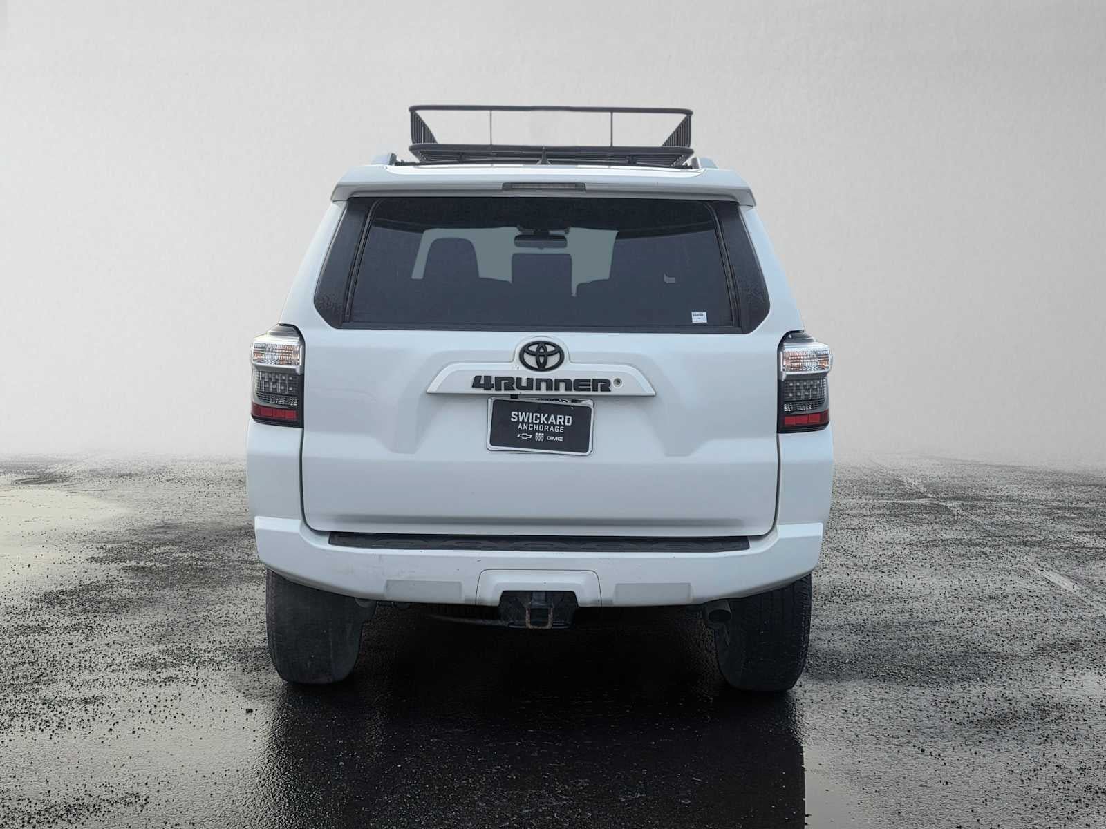 Used 2018 Toyota 4Runner SR5 AWD/4WD image 4