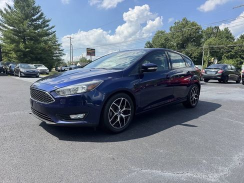 Used 2017 Ford Focus SEL w/ Cold Weather Package FWD image 2