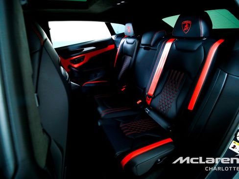 Used 2025 Lamborghini Urus SE AWD/4WD image 18