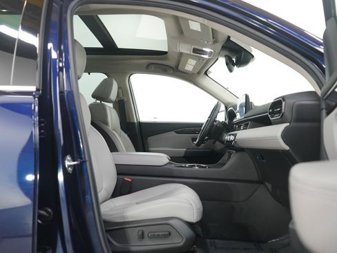 Used 2025 Honda Pilot Touring image 11