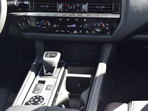 New 2026 Nissan Pathfinder Platinum AWD/4WD image 15