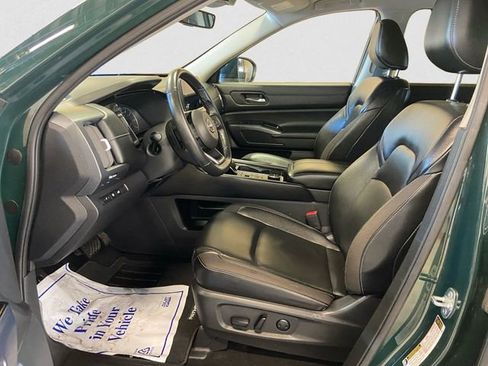 Certified 2023 Nissan Pathfinder SL image 9