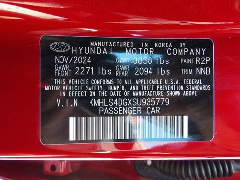 Used 2025 Hyundai Elantra SEL FWD image 29