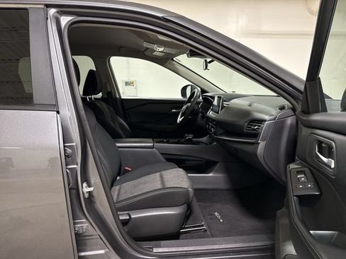 Used 2024 Nissan Rogue SV FWD image 21