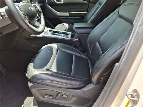 Used 2023 Ford Explorer XLT w/ Equipment Group 202A RWD image 15