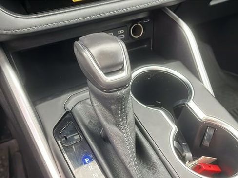 Used 2023 Toyota Highlander XLE image 17