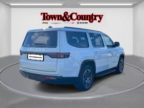 Certified 2024 Jeep Wagoneer Series II image 4