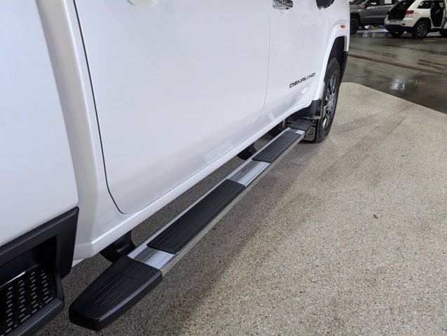 Used 2025 GMC Sierra 3500 Denali AWD/4WD image 11