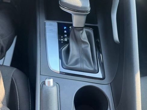 Certified 2025 Hyundai Elantra SE FWD image 14