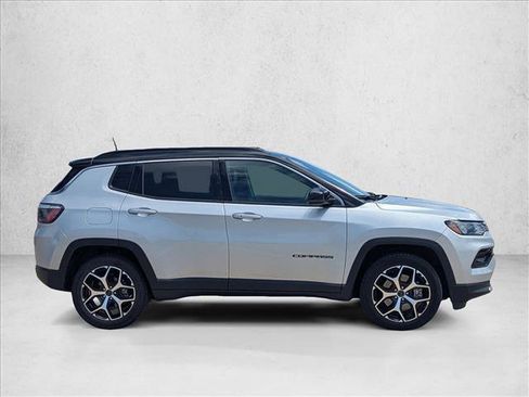 Used 2025 Jeep Compass Limited AWD/4WD image 4