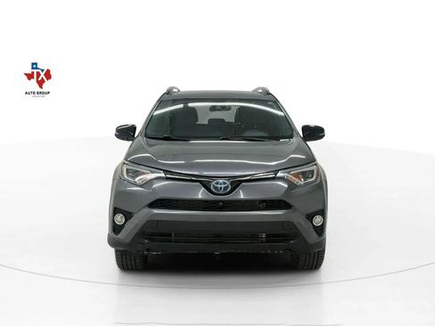 Used 2017 Toyota RAV4 SE image 6