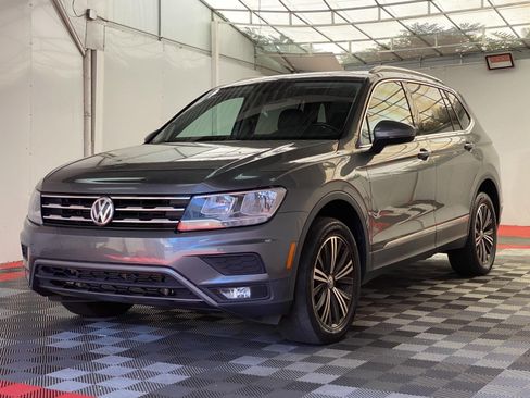 Used 2018 Volkswagen Tiguan SEL AWD/4WD image 2