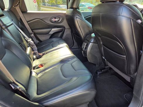 Used 2019 Jeep Cherokee Limited image 29