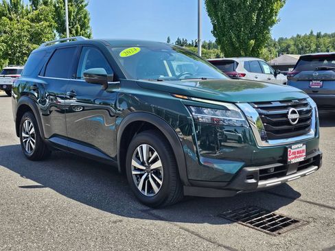 Used 2024 Nissan Pathfinder SL AWD/4WD image 3