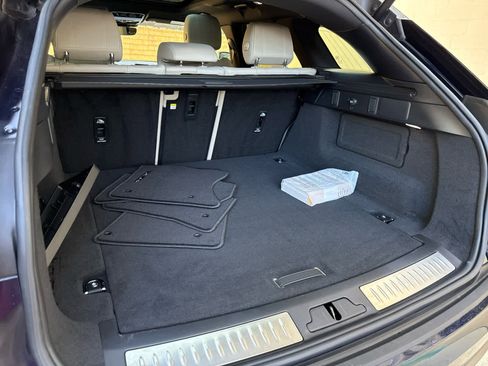 Certified 2021 Land Rover Range Rover Velar R-Dynamic S image 17