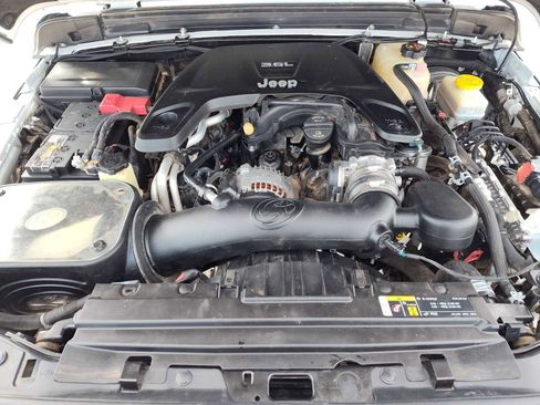 Used 2018 Jeep Wrangler Unlimited Sport S image 16