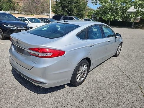 Used 2017 Ford Fusion SE image 5