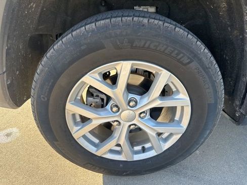 Used 2024 Jeep Grand Cherokee Limited AWD/4WD image 10