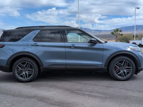 Used 2025 Ford Explorer ST RWD image 2