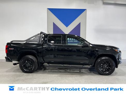 Used 2025 Chevrolet Colorado Z71 w/ Midnight Edition AWD/4WD image 4