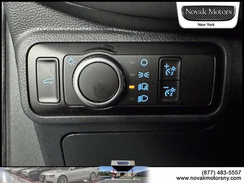 Used 2025 Ford Explorer Active AWD/4WD image 22