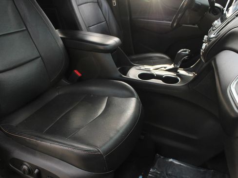 Used 2021 Chevrolet Equinox Premier FWD image 23