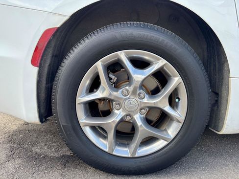 Used 2018 Chrysler Pacifica Limited FWD image 27