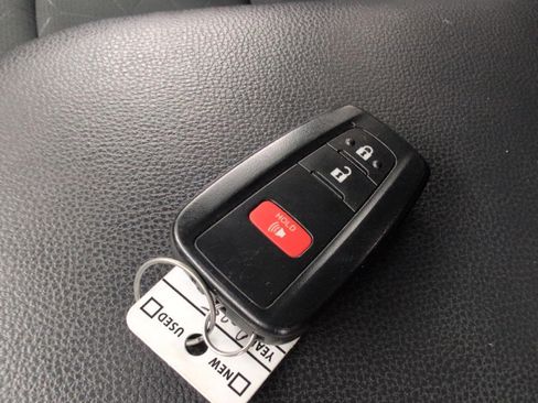 Used 2025 Toyota RAV4 XLE AWD/4WD image 26
