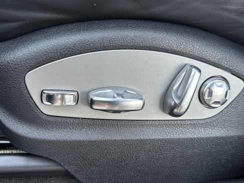 Certified 2023 Porsche Macan image 7