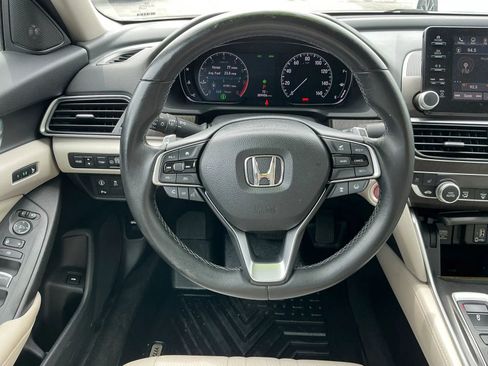 Used 2018 Honda Accord Touring image 11