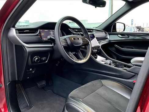 Used 2023 Jeep Grand Cherokee Altitude image 8