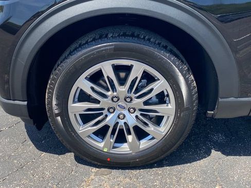 New 2026 Ford Explorer Active w/ Active Comfort Package AWD/4WD image 16
