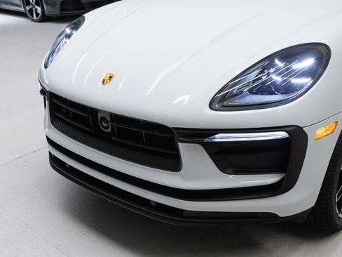 Certified 2026 Porsche Macan AWD/4WD image 32