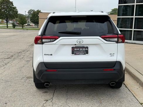 Used 2023 Toyota RAV4 XLE AWD/4WD image 4