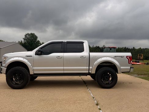 Used 2015 Ford F150 XLT w/ Equipment Group 301A Mid AWD/4WD image 7