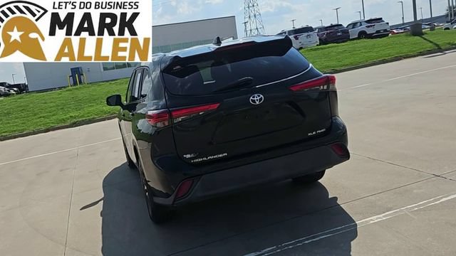 Used 2021 Toyota Highlander XLE AWD/4WD image 7