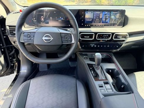 New 2026 Nissan Sentra SR w/ SR Premium Package FWD image 17