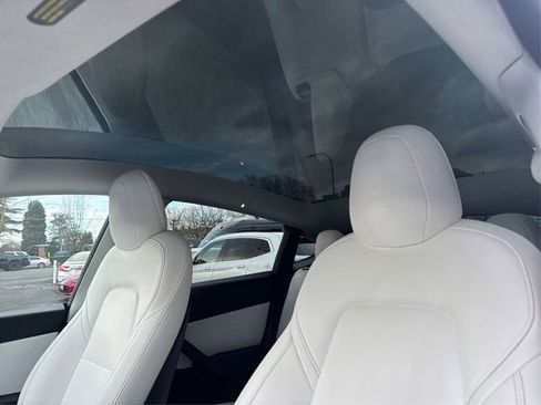 Used 2022 Tesla Model Y Long Range AWD/4WD image 18