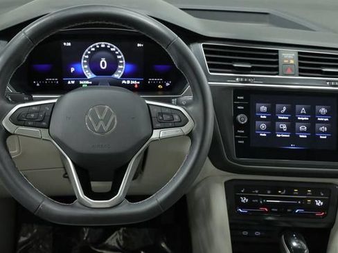 Certified 2024 Volkswagen Tiguan SE w/ Panoramic Sunroof Package FWD image 12
