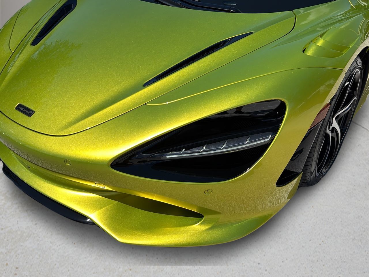 Used 2025 McLaren 750S Spider RWD image 17