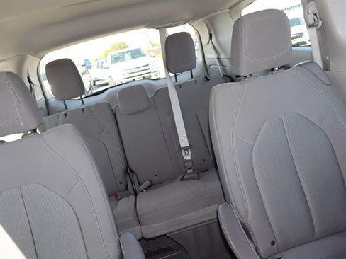 Used 2017 Chrysler Pacifica LX FWD image 24