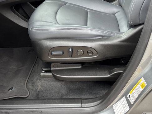 Used 2024 Buick Enclave Premium image 17