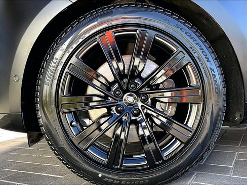 Used 2025 Land Rover Range Rover Autobiography image 8