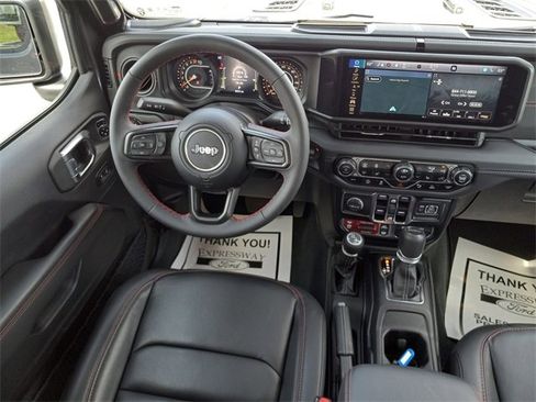 Used 2024 Jeep Gladiator Rubicon w/ Technology Group image 14