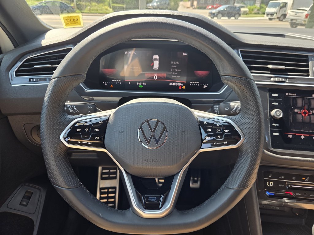 Used 2024 Volkswagen Tiguan SE R-Line AWD/4WD image 15