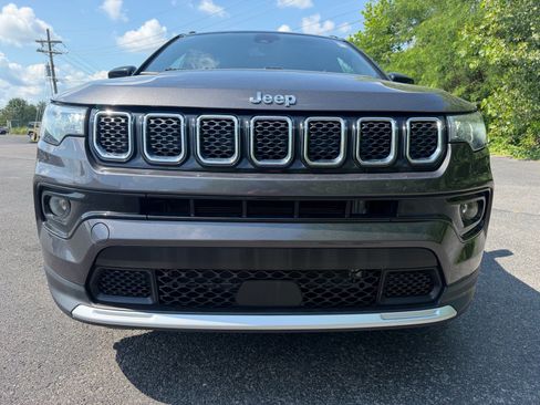 Used 2024 Jeep Compass Limited AWD/4WD image 4
