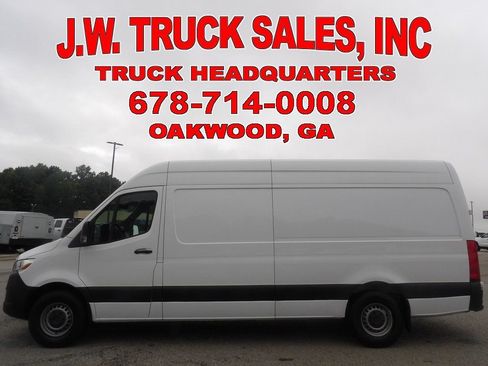 Used 2023 Mercedes-Benz Sprinter 2500 image 2